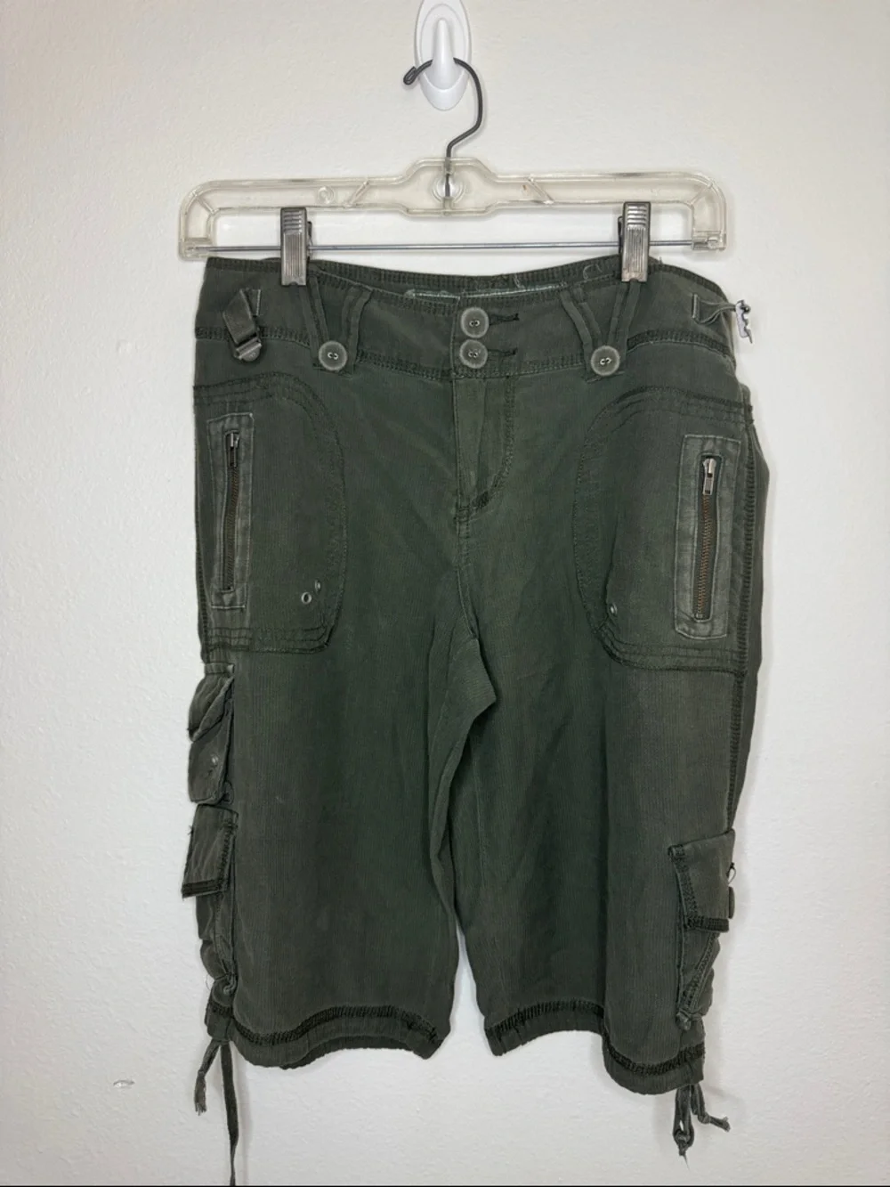 Da-Nang Olive Green Women's Cargo Shorts - Picture 1 of 7